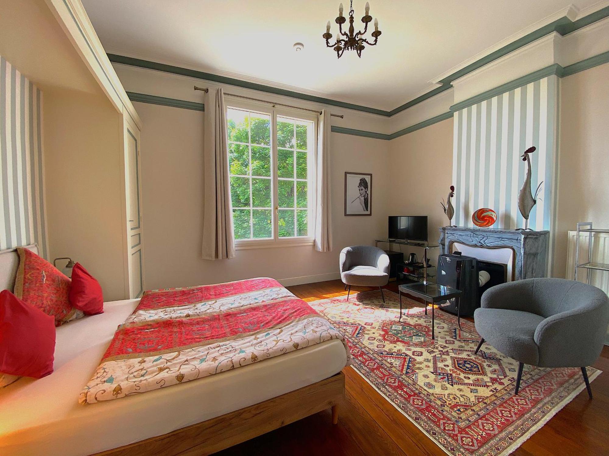 Chateau De Bellevue B&B Et Appartements Avec Piscine Saisonal Chauffee Et Chambres Partout Climatisees Saint-Avit  Exterior photo